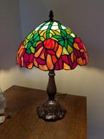 Tiffany lamp (tafellamp) rozen, Huis en Inrichting, Lampen | Tafellampen, Ophalen, Art nouveau, brocante, Zo goed als nieuw, Glas
