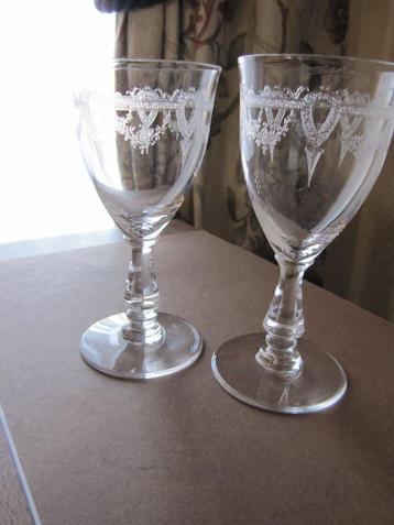 Twee antieke Baccarat kristal aperitief glazen - geetste fri beschikbaar voor biedingen