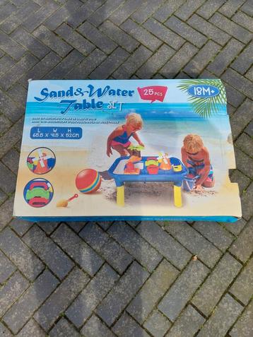 Zand en of watertafel met leuke speelelementen