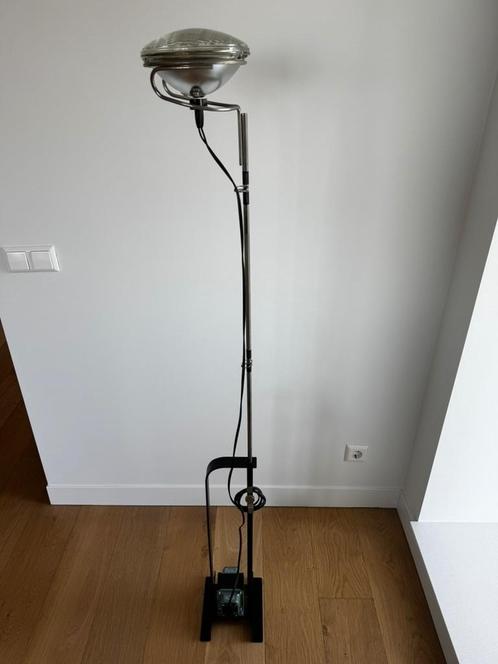 Flos Toio - Vloerlamp, Huis en Inrichting, Lampen | Vloerlampen, Zo goed als nieuw, 150 tot 200 cm, Metaal, Ophalen