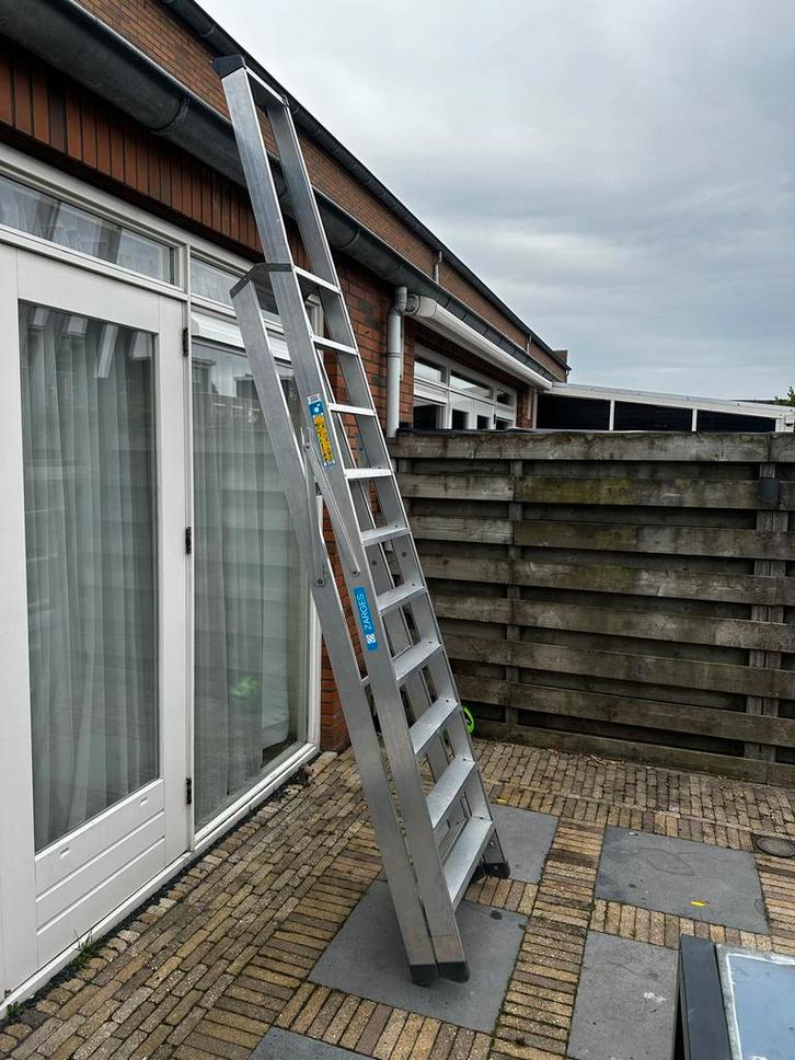 Zarges Ladder - 3 tot 4 meter (715€) nieuwaarde, Doe-het-zelf en Verbouw, Ladders en Trappen, Gebruikt, Ladder, 2 tot 4 meter
