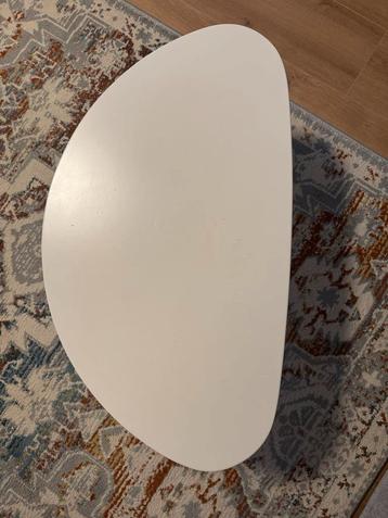 Witte Salontafel met Houten Poten
