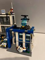 Lego 60047 - politiebureau, Kinderen en Baby's, Speelgoed | Duplo en Lego, Complete set, Ophalen of Verzenden, Lego, Zo goed als nieuw