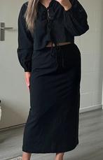 Boutiekje zwarte two piece rok met blouse en strikjes, Kleding | Dames, Zwart, Ophalen of Verzenden, Zo goed als nieuw, Maat 36 (S)