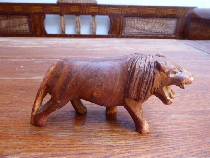 Handgesneden houten leeuw, Antiek en Kunst, Kunst | Beelden en Houtsnijwerken, Ophalen of Verzenden
