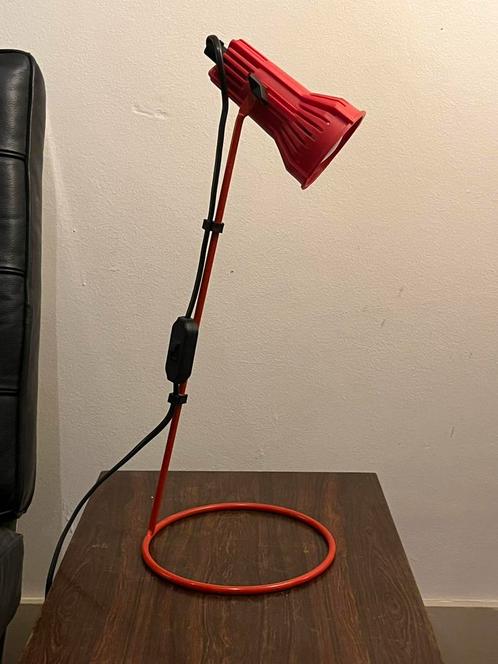 Vintage rode design tafellamp artilux, Huis en Inrichting, Lampen | Tafellampen, Gebruikt, Minder dan 50 cm, Kunststof, Ophalen of Verzenden