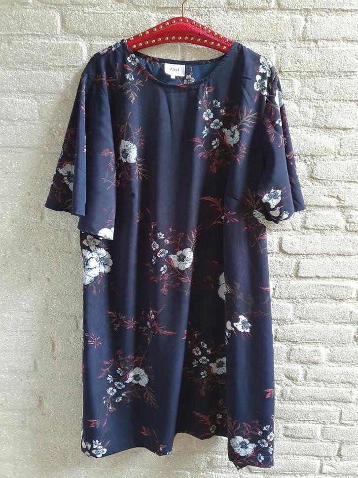 Mooie blauwe bloementuniek of jurk van Zizzi maat XL= 54/56, Kleding | Dames, Grote Maten, Zo goed als nieuw, Jurk, Blauw, Verzenden