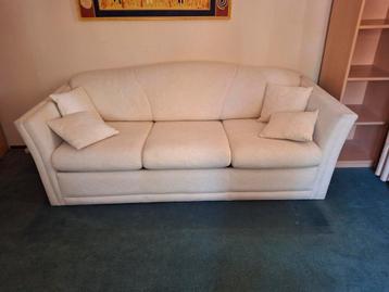 Slaapbank, crèmekleurig, bedmaat 160x200 beschikbaar voor biedingen