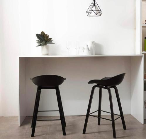 Twee zwarte barkrukken | Modern design | Industriële look, Huis en Inrichting, Barkrukken, Zo goed als nieuw, 60 tot 90 cm, Hout