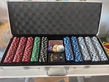 Pokerset met kaarten en fiches in koffer beschikbaar voor biedingen