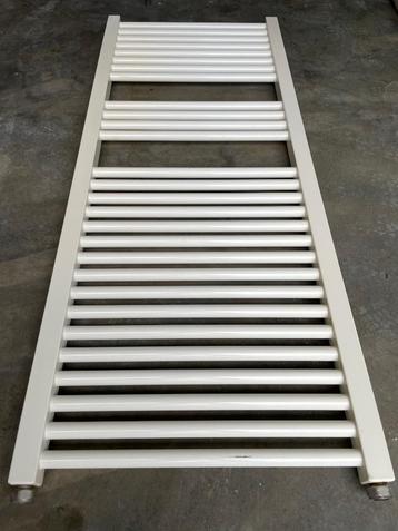 Gratis: Badkamerradiator beschikbaar voor biedingen