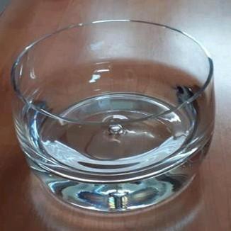 Mooie, zware glazen (fruit)schaal rond 22 cm, 13 cm hoog beschikbaar voor biedingen