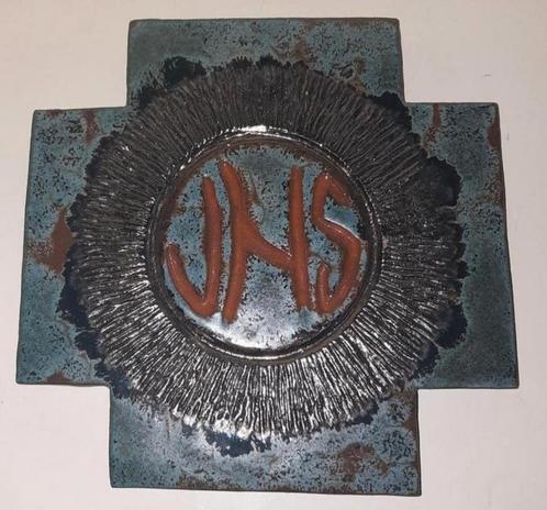 Vintage keramische wandtegel JHS, Antiek en Kunst, Antiek | Wandborden en Tegels, Ophalen of Verzenden