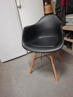 4 zwarte stoelen bij karwei gekocht zo goed als nieuw, Huis en Inrichting, Stoelen, Hout, Zwart, Ophalen of Verzenden, Zo goed als nieuw