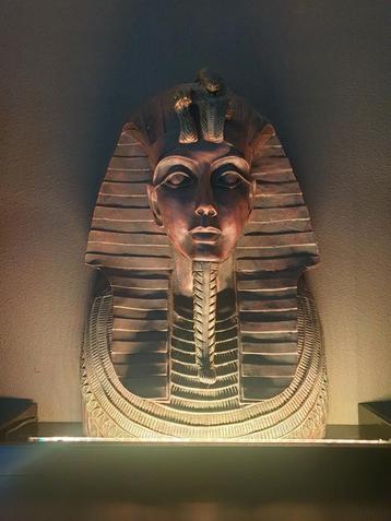 Farao hoofd 65 x 47 x 24 cm, borstbeeld