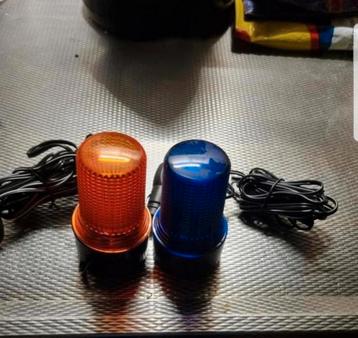 twee kleine zwaailampjes voor de auto 12 volt bieden beschikbaar voor biedingen