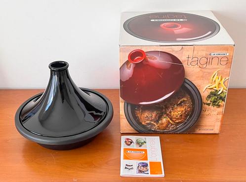 Le Creuset tajine, 27 cm, zwart, nieuw in doos, Huis en Inrichting, Keuken | Potten en Pannen, Nieuw, Overige typen, Gietijzer