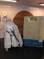 Gandalf the white lord of the rings figure toybiz 30 cm hoog, Ophalen of Verzenden, Zo goed als nieuw, Actiefiguurtje