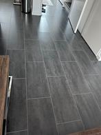 92 meter klik tegel laminaat grijs, Ophalen, 50 tot 150 cm, Zo goed als nieuw, 10 tot 30 cm