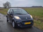 Peugeot 107 1.0 12V 5DR 2012 Zwart, Auto's, Voorwielaandrijving, Euro 5, Stof, Zwart