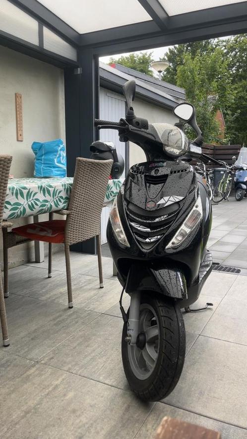 zip 50 cc 2 takt, Fietsen en Brommers, Scooters | Piaggio, Zo goed als nieuw, Zip, Benzine, Ophalen