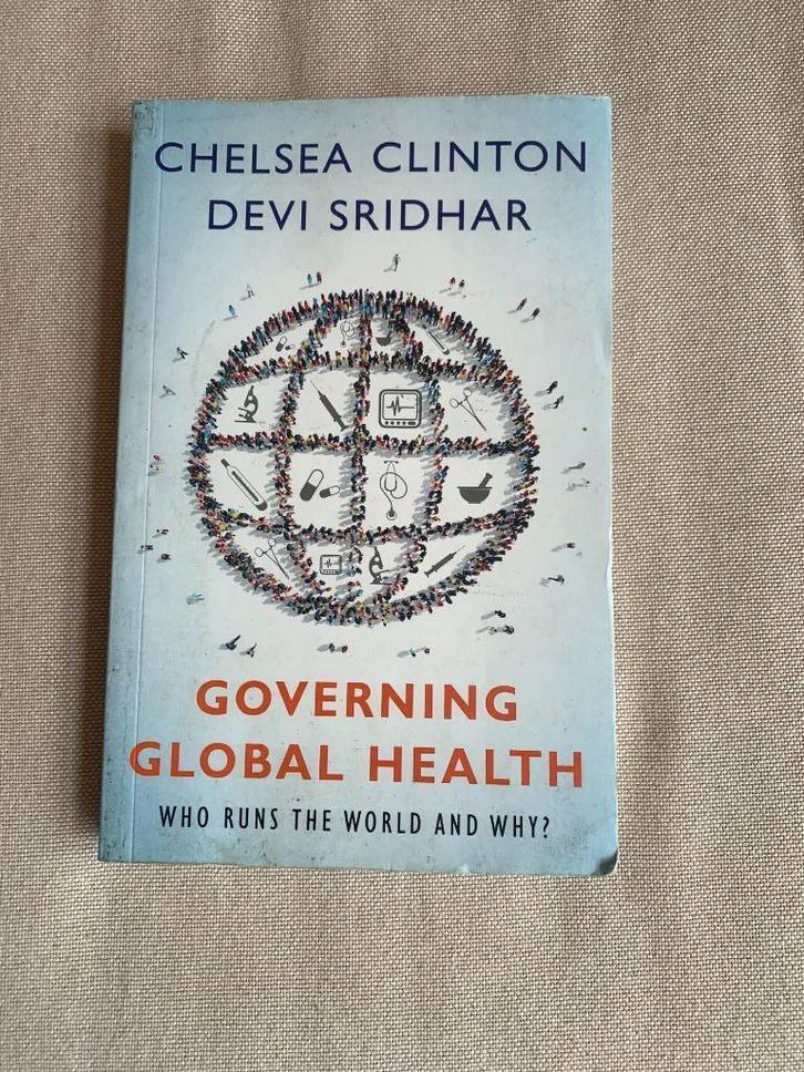 Governing Global Health - Chelsea Clinton Devi Sridhar, Boeken, Studieboeken en Cursussen, Gelezen, Gamma, Ophalen of Verzenden
