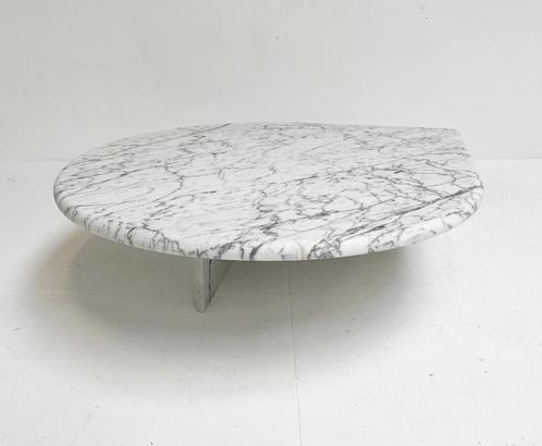Massief Carrera marmeren salontafel, 1980's, Huis en Inrichting, Tafels | Bijzettafels, Gebruikt, Overige vormen, Minder dan 45 cm