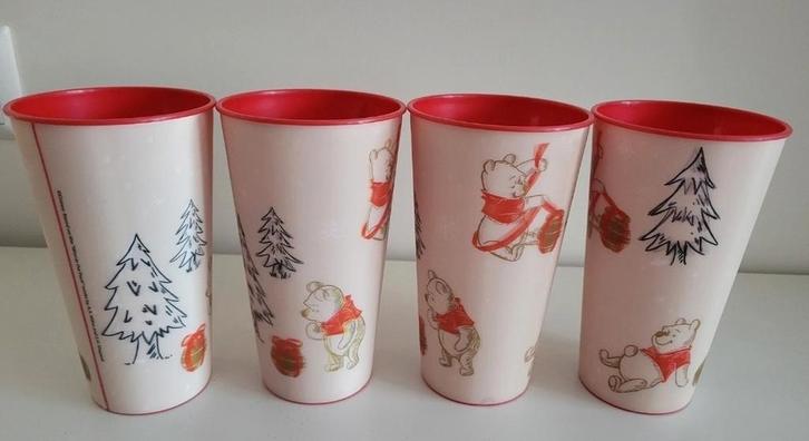 4 plastic kerst bekers met winnie the pooh, Diversen, Kerst, Nieuw, Ophalen of Verzenden
