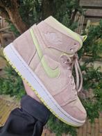 Nike Air Jordan 1 High Zoom Air CMFT Lemon Twist, Kleding | Dames, Overige kleuren, Ophalen of Verzenden, Sneakers of Gympen, Zo goed als nieuw