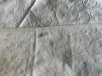 Bedsprei 210 x 170 cm. 80% katoen / 20% polyester. beschikbaar voor biedingen