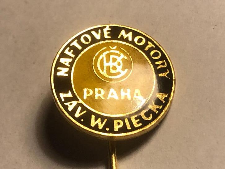 Epoxy NAFTOVE MOTORY PRAHA Speld (Oranje/Zwart/Goudkleur)., Verzamelen, Speldjes, Pins en Buttons, Zo goed als nieuw, Speldje of Pin