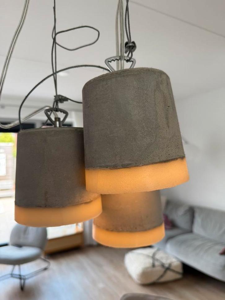 Serax beton/silliconen lamp design Renate Vos, Huis en Inrichting, Lampen | Lampenkappen, Zo goed als nieuw, Minder dan 25 cm
