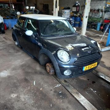 MINI COOPER  VOOR ONDERDELEN R56 ALLES IS TE KOOP BWJR 2007