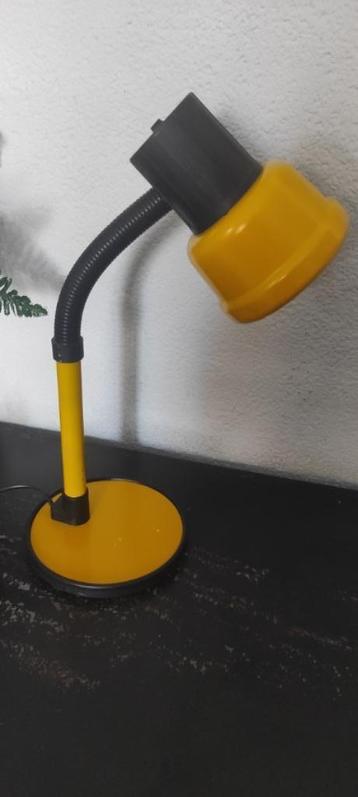 Vintage bureaulamp geel zwart beschikbaar voor biedingen