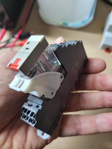 12V AC Relais met DIN Rail Houder beschikbaar voor biedingen