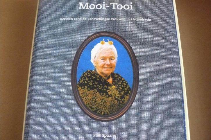 SCHEVENINGEN / klederdracht / Mooi-Tooi / Piet Spaans, Boeken, Geschiedenis | Stad en Regio, Zo goed als nieuw, Ophalen of Verzenden