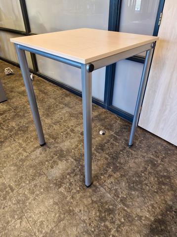 Stabiele Ahrend statafel / werktafel ( gelast frame )  beschikbaar voor biedingen