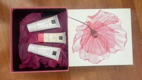 Rituals sakura body cream en recovery handbalm in cadeaudoos, Sieraden, Tassen en Uiterlijk, Uiterlijk | Lichaamsverzorging, Nieuw