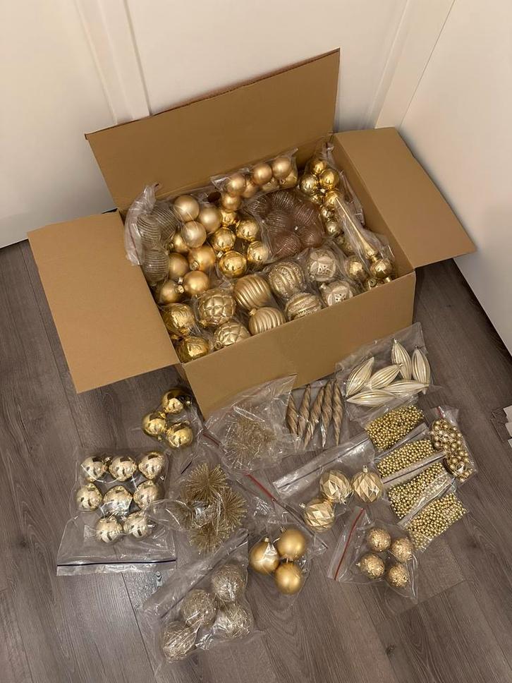 Kerstballen, goudkleurig (glas en kunststof), Diversen, Kerst, Zo goed als nieuw, Ophalen