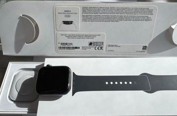 Apple watch Serie 6, space grey, sportbandje beschikbaar voor biedingen