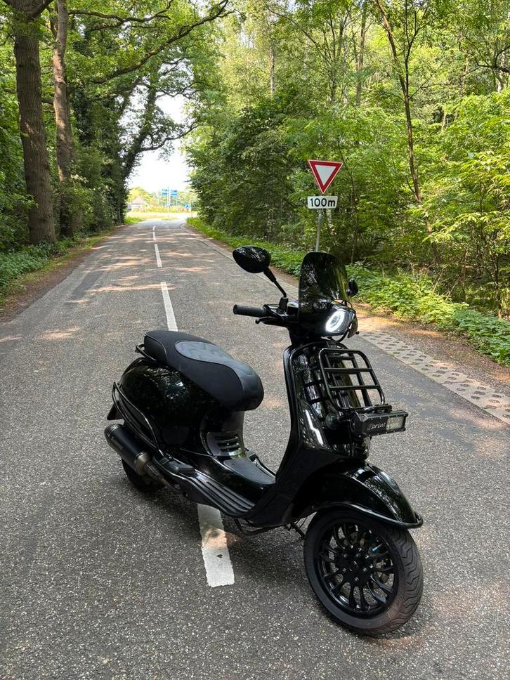 Vespa Sprint 4v 80cc, Fietsen en Brommers, Scooters | Vespa, Zo goed als nieuw, Vespa S, Maximaal 45 km/u, Benzine, Ophalen of Verzenden