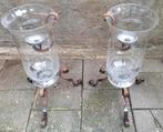 2 brocante smeedijzer hoge windlichten, onderstel + hanger, Huis en Inrichting, Woonaccessoires | Kandelaars en Kaarsen, Ophalen