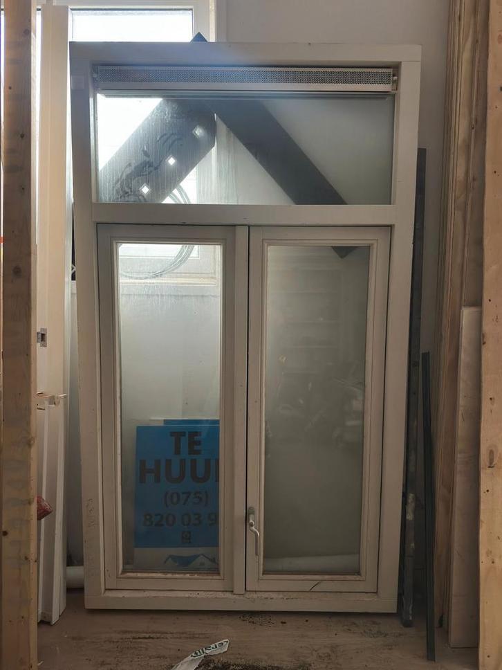 Kunststof Raamkozijn met Bovenlicht, Doe-het-zelf en Verbouw, Kozijnen en Schuifpuien, Gebruikt, Raamkozijn, Kunststof, 150 tot 225 cm