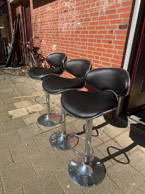 Zwarte barkrukken, Huis en Inrichting, Barkrukken, Gebruikt, 3 krukken, In hoogte verstelbaar, Met voetsteun, Draaibaar, Ophalen