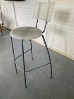 Hoge barkruk kunstof/metaal zitting is 75 cm, Huis en Inrichting, Barkrukken, 1 kruk, Ophalen, Zo goed als nieuw, Metaal