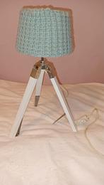 Leuke driepoot tafellamp met blauwe kap, Gebruikt, Metaal, Ophalen of Verzenden, Minder dan 100 cm