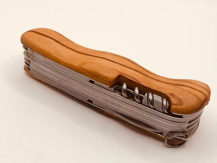 Victorinox WorkChamp Wood Olive 11 mm six tool layers Custom, Caravans en Kamperen, Kampeergereedschap, Zo goed als nieuw, Ophalen of Verzenden