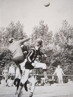 Maasdijk-NHC Westland Sport amateurvoetbal Ton van Dijk, Verzamelen, Foto's en Prenten, Zo goed als nieuw, Voor 1940, Verzenden