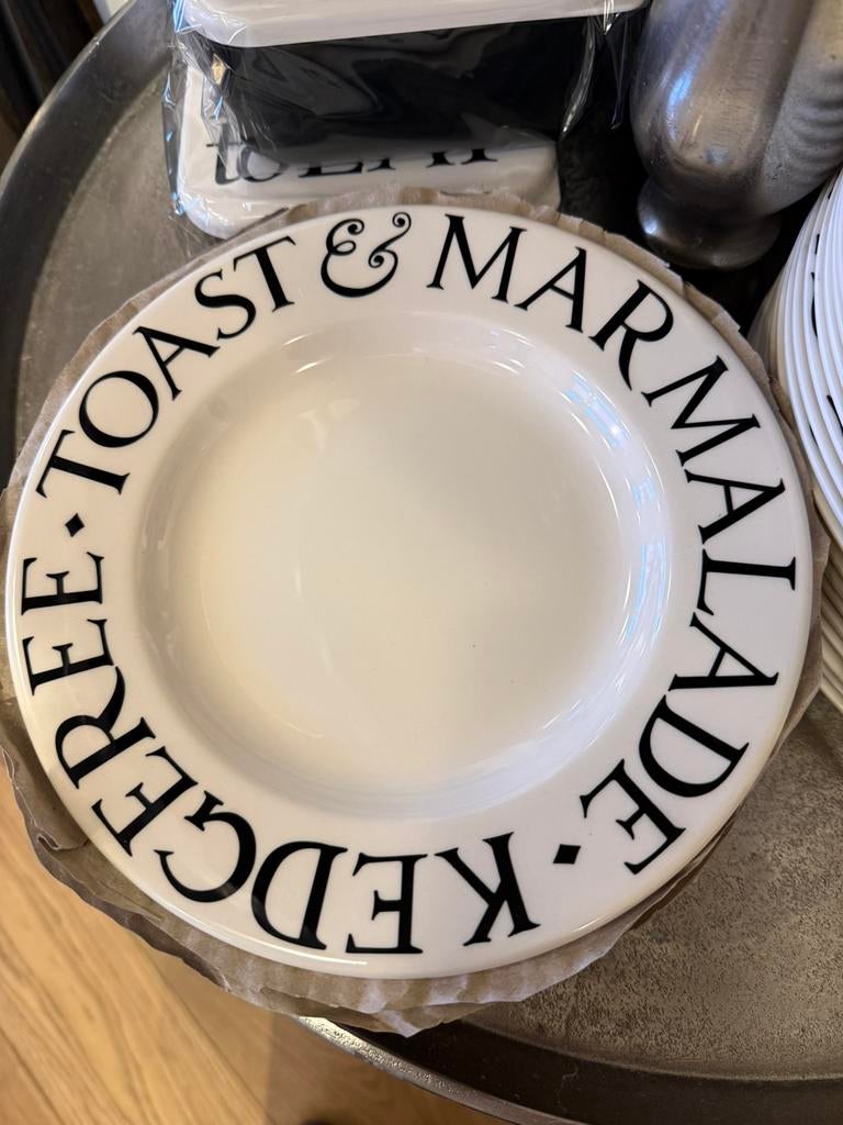 Emma Bridgewater, Aardewerk ‘Toast & Marmelade’ 81/2 borden, Nieuw, Ophalen of Verzenden, Bord(en), Overige stijlen