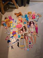 Doos vol met barbie spullen en accessoires, Kinderen en Baby's, Speelgoed | Poppen, Ophalen of Verzenden, Zo goed als nieuw, Barbie